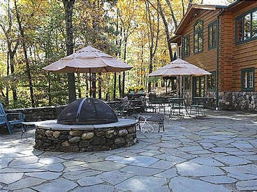 Charming Room Rental with Views of the Surrounding Forests in Bedford, near New York City - Bedford, New York - glamping.directory