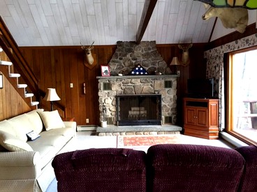 Rustic Waterfront Getaway on Lake Wallenpaupack near Delaware River in Pennsylvania - Lakeville, Pennsylvania - glamping.directory