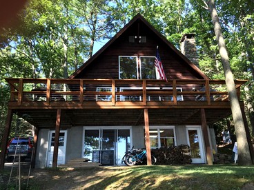 Rustic Waterfront Getaway on Lake Wallenpaupack near Delaware River in Pennsylvania - glamping.directory