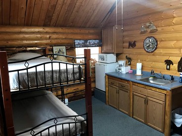 Family-Friendly Log Cabin with a Deck near Cook Inlet, Alaska - Soldotna, Alaska - glamping.directory