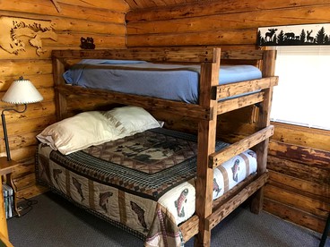 Family-Friendly Log Cabin with a Deck near Cook Inlet, Alaska - Soldotna, Alaska - glamping.directory