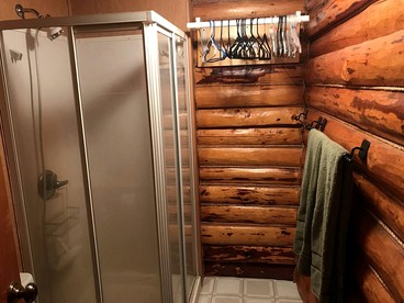 Family-Friendly Log Cabin with a Deck near Cook Inlet, Alaska - Soldotna, Alaska - glamping.directory