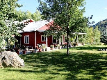 Secluded Cottage Rental on 305-Acre Ranch in Stevens County, Washington - Rice, Washington - glamping.directory