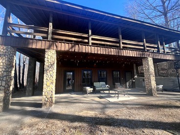 Impressive Cozy Cabin with Hot-tub in Franklin, Tennessee - glamping.directory