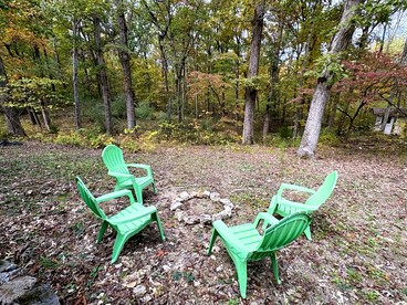 Peaceful Hideaway Cabin with Sunroom and Fire Pit near Lake Ouachita, Arkansas - Mount Ida, Arkansas - glamping.directory