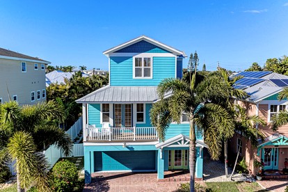 Stunning Beach House with Swimming Pool and Game Room in Holmes Beach, Florida - glamping.directory