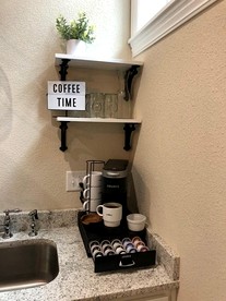 Cozy Farmhouse Loft Retreat with Garage & Scenic Views in Siloam Springs, Arkansas - Siloam Springs, Arkansas - glamping.directory