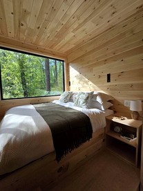 Minimalist Escape for 2 in a Cozy Cabin with Serene Vibes in Pennsylvania - Quakertown, Pennsylvania - glamping.directory