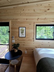 Minimalist Escape for 2 in a Cozy Cabin with Serene Vibes in Pennsylvania - Quakertown, Pennsylvania - glamping.directory