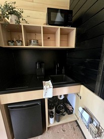Minimalist Escape for 2 in a Cozy Cabin with Serene Vibes in Pennsylvania - Quakertown, Pennsylvania - glamping.directory