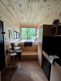 Minimalist Escape for 2 in a Cozy Cabin with Serene Vibes in Pennsylvania - Quakertown, Pennsylvania - glamping.directory