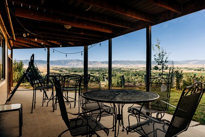 Spectacular Cabin with Incredible Panoramic Views in Sheridan, Wyoming - Sheridan, Wyoming - glamping.directory