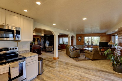 Spectacular Cabin with Incredible Panoramic Views in Sheridan, Wyoming - Sheridan, Wyoming - glamping.directory