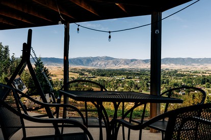 Spectacular Cabin with Incredible Panoramic Views in Sheridan, Wyoming - Sheridan, Wyoming - glamping.directory