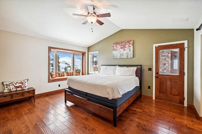 Incredible Family Cabin with Hot Tub and Mountain Views near Ski Slopes of Breckenridge, Colorado - Breckenridge, Colorado - glamping.directory