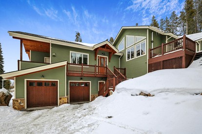 Incredible Family Cabin with Hot Tub and Mountain Views near Ski Slopes of Breckenridge, Colorado - glamping.directory