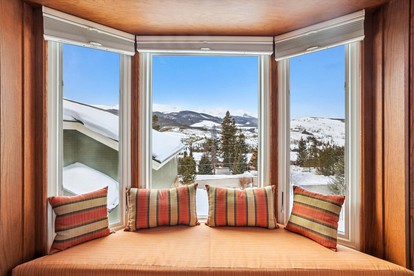 Incredible Family Cabin with Hot Tub and Mountain Views near Ski Slopes of Breckenridge, Colorado - Breckenridge, Colorado - glamping.directory