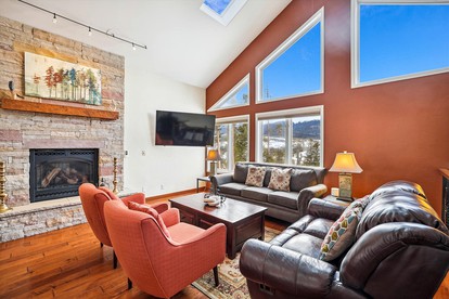 Incredible Family Cabin with Hot Tub and Mountain Views near Ski Slopes of Breckenridge, Colorado - Breckenridge, Colorado - glamping.directory