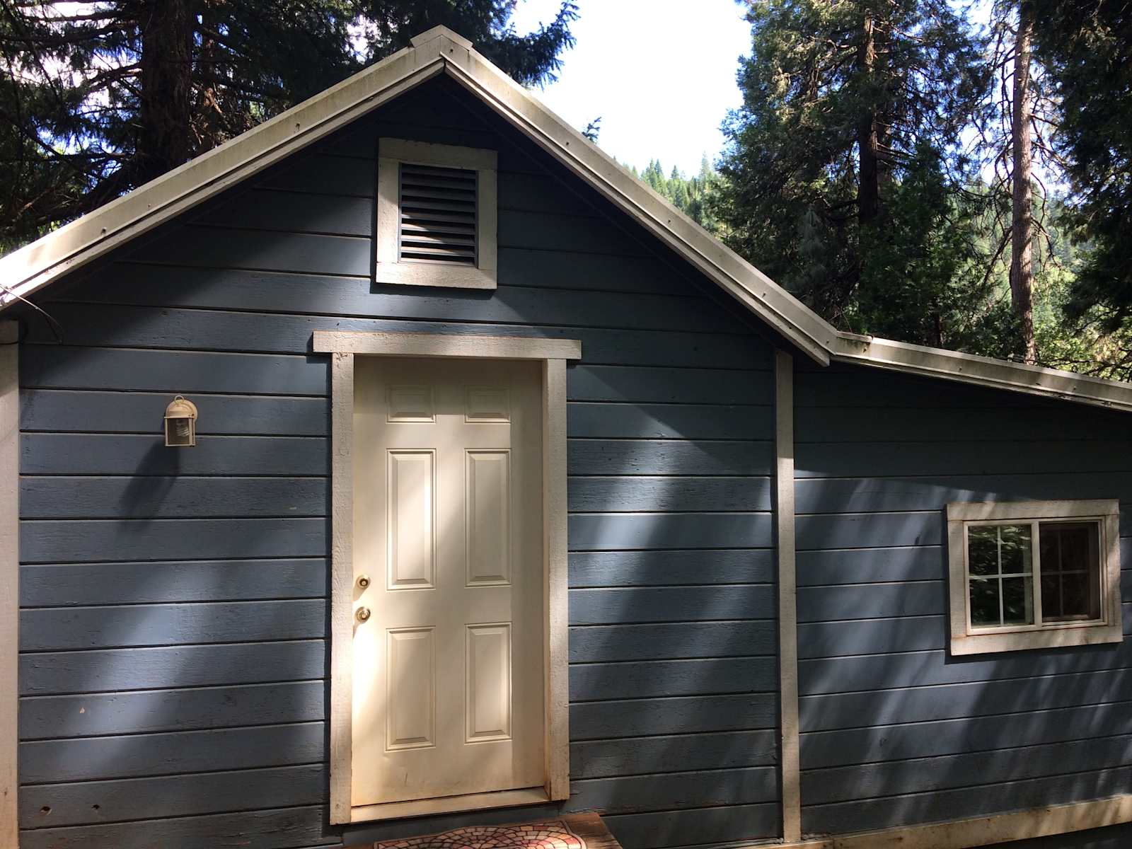 Cabin Hideaway - Dunsmuir, California - glamping.directory