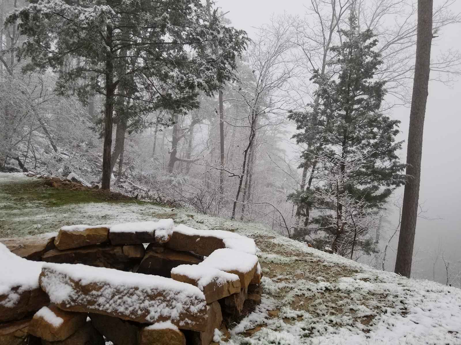 Dark Hollow - Crossville, Alabama - glamping.directory