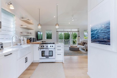 Beach Cottage with Spa, Private Equipped Deck Perfect for Surfing in Hanalei, Hawaii - Hanalei, Hawaii - glamping.directory