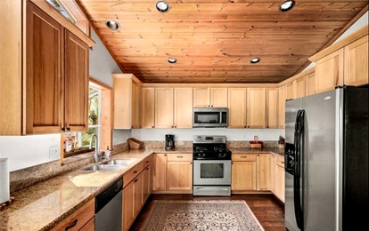 Enchanting Mountain Cabin Retreat near Big Bear Lake & Meadow Park, California - Big Bear, California - glamping.directory
