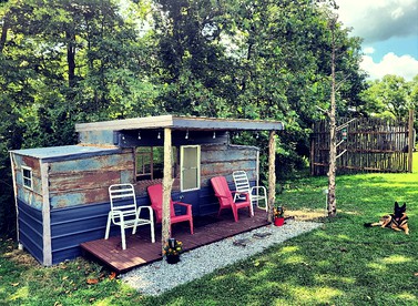 Cozy Tiny House on Working Farm, for Fun Glamping Trips in Kentucky - glamping.directory
