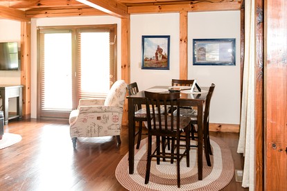 Lakefront Cabin Getaway near Columbia, Kentucky - Columbia, Kentucky - glamping.directory