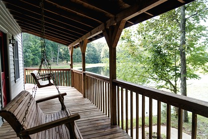 Lakefront Cabin Getaway near Columbia, Kentucky - Columbia, Kentucky - glamping.directory