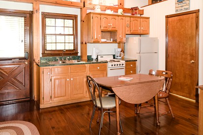 Lakefront Cabin Getaway near Columbia, Kentucky - Columbia, Kentucky - glamping.directory