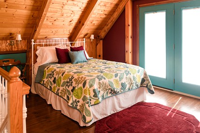 Lakefront Cabin Getaway near Columbia, Kentucky - Columbia, Kentucky - glamping.directory