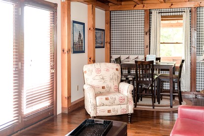 Lakefront Cabin Getaway near Columbia, Kentucky - Columbia, Kentucky - glamping.directory