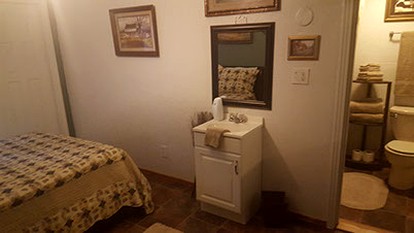 Charming Vacation Rental at Eclectic Property near Lake Palestine in Canton, Texas - Canton, Texas - glamping.directory