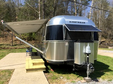Classy Airstream Land Yacht Rental with Modern Amenities near Gatlinburg, Tennessee - Sevierville, Tennessee - glamping.directory