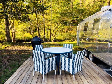 Classy Airstream Land Yacht Rental with Modern Amenities near Gatlinburg, Tennessee - Sevierville, Tennessee - glamping.directory