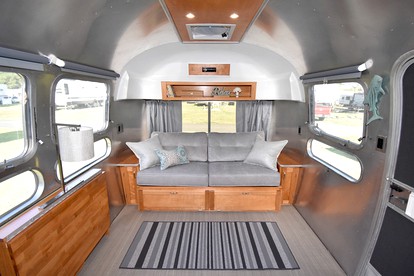 Classy Airstream Land Yacht Rental with Modern Amenities near Gatlinburg, Tennessee - Sevierville, Tennessee - glamping.directory