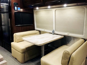 Classy Airstream Land Yacht Rental with Modern Amenities near Gatlinburg, Tennessee - Sevierville, Tennessee - glamping.directory