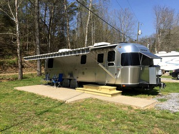 Classy Airstream Land Yacht Rental with Modern Amenities near Gatlinburg, Tennessee - Sevierville, Tennessee - glamping.directory