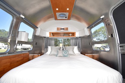 Classy Airstream Land Yacht Rental with Modern Amenities near Gatlinburg, Tennessee - Sevierville, Tennessee - glamping.directory