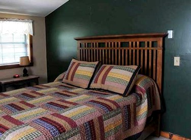 Cabin Rental with a Hot Tub near the Nantahala River, North Carolina - Robbinsville, North Carolina - glamping.directory