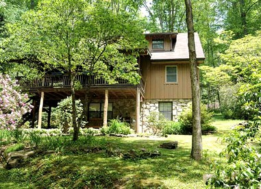 Cabin Rental with a Hot Tub near the Nantahala River, North Carolina - Robbinsville, North Carolina - glamping.directory