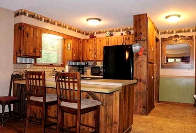 Cabin Rental with a Hot Tub near the Nantahala River, North Carolina - Robbinsville, North Carolina - glamping.directory