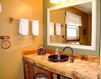 Cabin Rental with a Hot Tub near the Nantahala River, North Carolina - Robbinsville, North Carolina - glamping.directory
