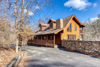 Rustic Elegance Meets Luxury in this Glamping Rental in Sevierville, Tennessee - glamping.directory