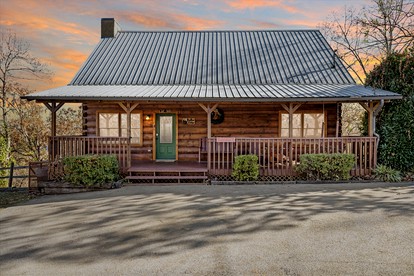 Rustic Elegance Meets Luxury in this Glamping Rental in Sevierville, Tennessee - Sevierville, Tennessee - glamping.directory