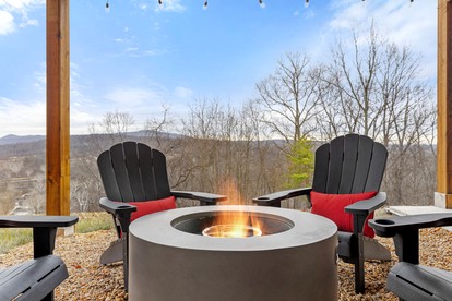 Luxurious Modern Mountain Retreat with Hot Tub & Stargazing Dome Near Berkeley Springs, Hedgesville WV - Hedgesville, West Virginia - glamping.directory