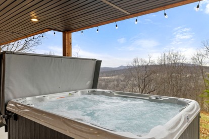 Luxurious Modern Mountain Retreat with Hot Tub & Stargazing Dome Near Berkeley Springs, Hedgesville WV - Hedgesville, West Virginia - glamping.directory
