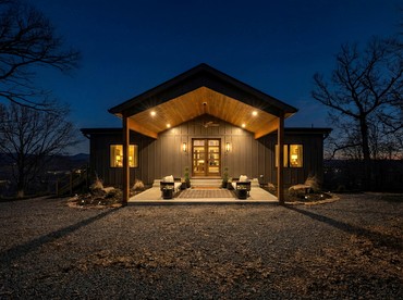 Luxurious Modern Mountain Retreat with Hot Tub & Stargazing Dome Near Berkeley Springs, Hedgesville WV - Hedgesville, West Virginia - glamping.directory