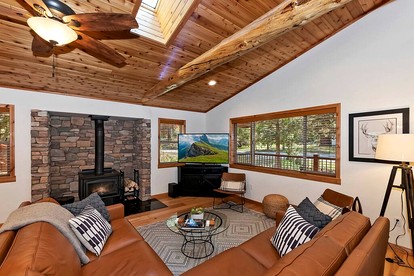 Outstanding Cabin with Game Room and Impressive Outdoor Area in Big Bear Lake, California - Big Bear Lake, California - glamping.directory