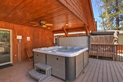 Outstanding Cabin with Game Room and Impressive Outdoor Area in Big Bear Lake, California - Big Bear Lake, California - glamping.directory